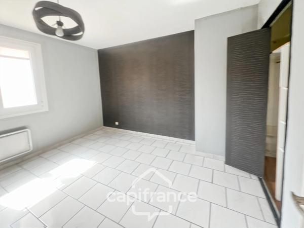 Maison à vendre 5 pièces CARQUEIRANNE (83), Maison familiale 3 chambres possibilité 4, GARAGE, vue dégagée.