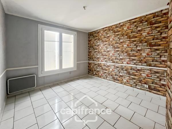 Maison à vendre 5 pièces CARQUEIRANNE (83), Maison familiale 3 chambres possibilité 4, GARAGE, vue dégagée.