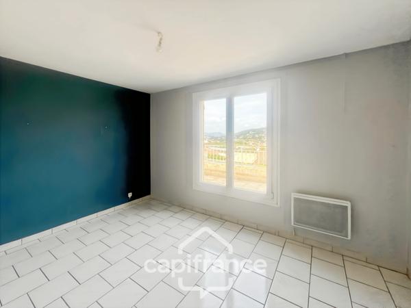 Maison à vendre 5 pièces CARQUEIRANNE (83), Maison familiale 3 chambres possibilité 4, GARAGE, vue dégagée.