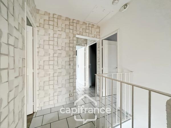 Maison à vendre 5 pièces CARQUEIRANNE (83), Maison familiale 3 chambres possibilité 4, GARAGE, vue dégagée.