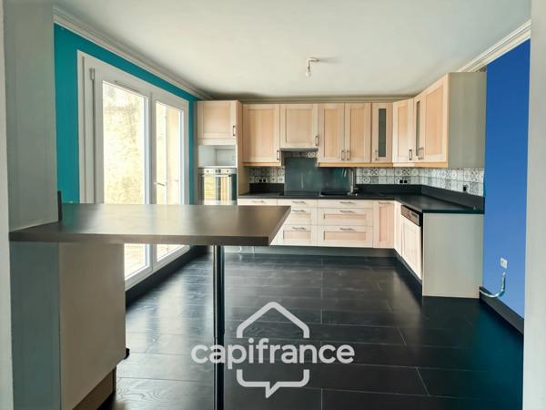 Maison à vendre 5 pièces CARQUEIRANNE (83), Maison familiale 3 chambres possibilité 4, GARAGE, vue dégagée.