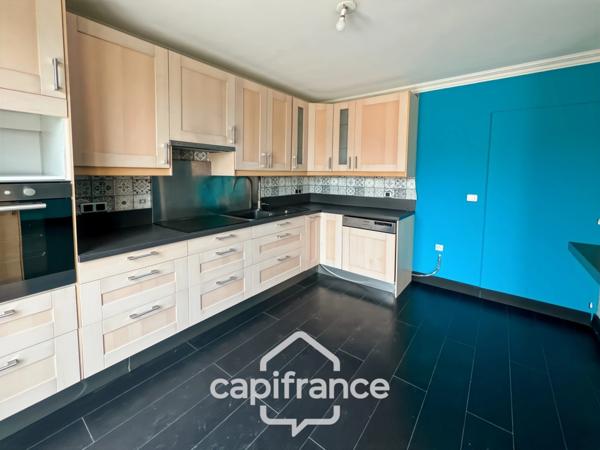 Maison à vendre 5 pièces CARQUEIRANNE (83), Maison familiale 3 chambres possibilité 4, GARAGE, vue dégagée.