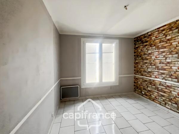 Maison à vendre 5 pièces CARQUEIRANNE (83), Maison familiale 3 chambres possibilité 4, GARAGE, vue dégagée.