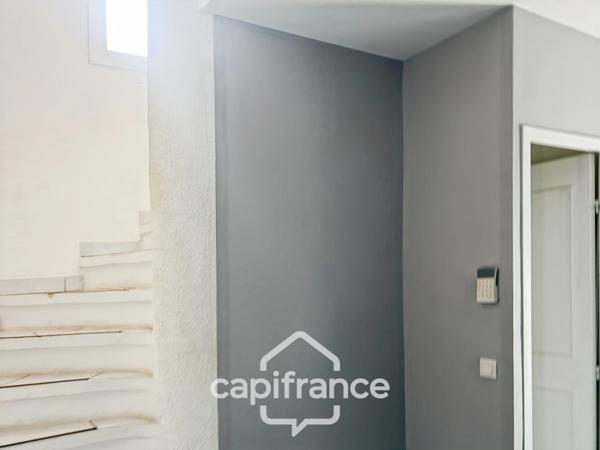 Maison à vendre 5 pièces CARQUEIRANNE (83), Maison familiale 3 chambres possibilité 4, GARAGE, vue dégagée.