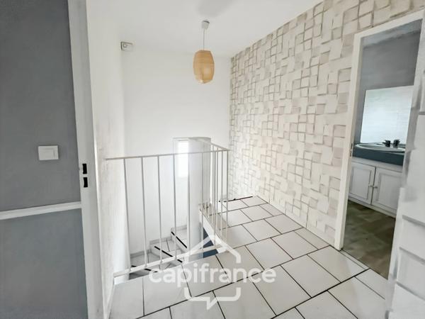 Maison à vendre 5 pièces CARQUEIRANNE (83), Maison familiale 3 chambres possibilité 4, GARAGE, vue dégagée.