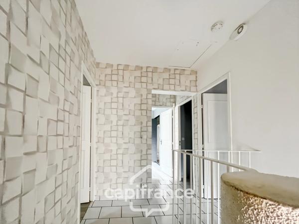 Maison à vendre 5 pièces CARQUEIRANNE (83), Maison familiale 3 chambres possibilité 4, GARAGE, vue dégagée.