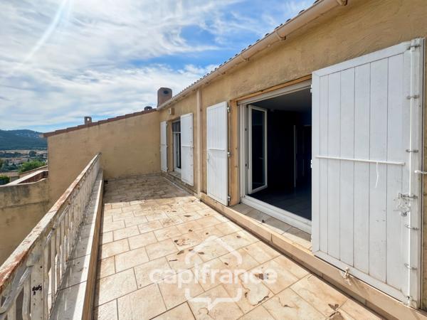 Maison à vendre 5 pièces CARQUEIRANNE (83), Maison familiale 3 chambres possibilité 4, GARAGE, vue dégagée.