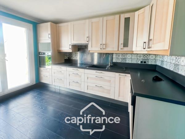 Maison à vendre 5 pièces CARQUEIRANNE (83), Maison familiale 3 chambres possibilité 4, GARAGE, vue dégagée.