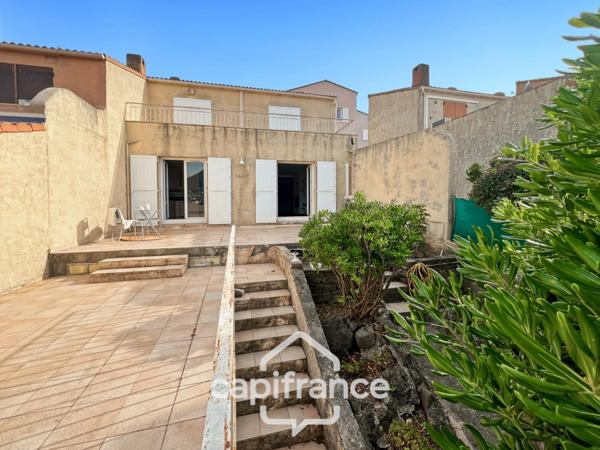 Maison à vendre 5 pièces CARQUEIRANNE (83), Maison familiale 3 chambres possibilité 4, GARAGE, vue dégagée.