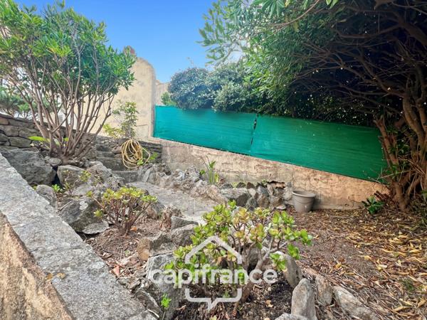 Maison à vendre 5 pièces CARQUEIRANNE (83), Maison familiale 3 chambres possibilité 4, GARAGE, vue dégagée.