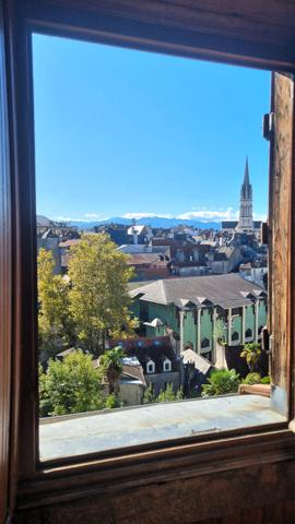 Studio Hyper centre - TRIBUNAL