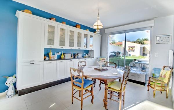 A vendre NIEUL SUR MER – Maison plain-pied lumineuse avec piscine, au calme, proche LA ROCHELLE et ILE DE RE