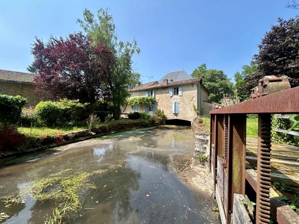 MOULIN - 35 MINUTES SUD POITIERS Payré (86700)