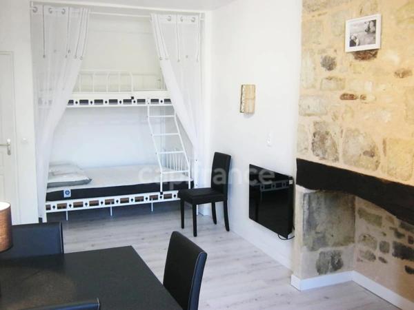 Maison de bourg à vendre 4 pièces env 211m² EXCIDEUIL (24)patio et jardin