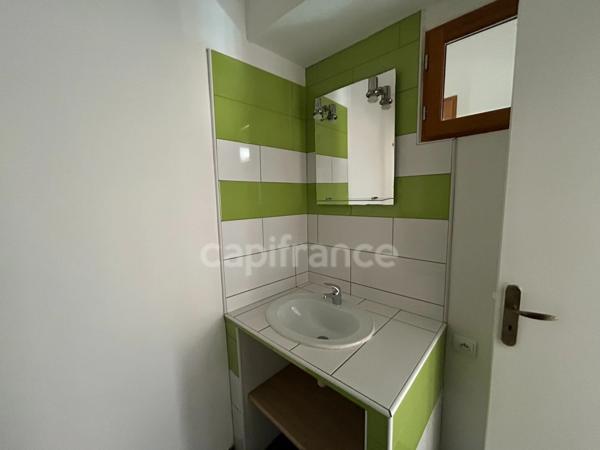 Maison de bourg à vendre 4 pièces env 211m² EXCIDEUIL (24)patio et jardin