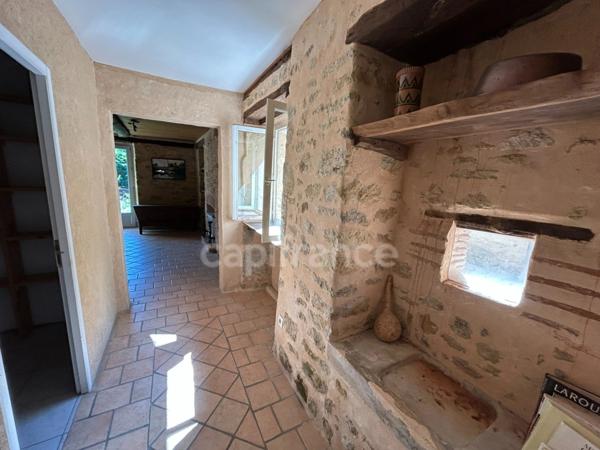 Maison de bourg à vendre 4 pièces env 211m² EXCIDEUIL (24)patio et jardin