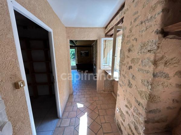 Maison de bourg à vendre 4 pièces env 211m² EXCIDEUIL (24)patio et jardin