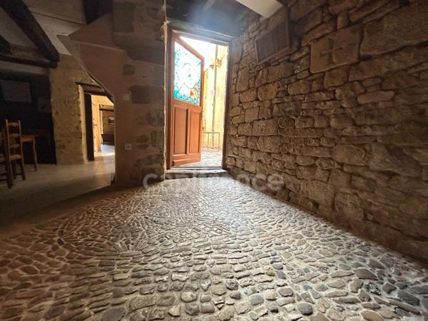 Maison de bourg à vendre 4 pièces env 211m² EXCIDEUIL (24)patio et jardin