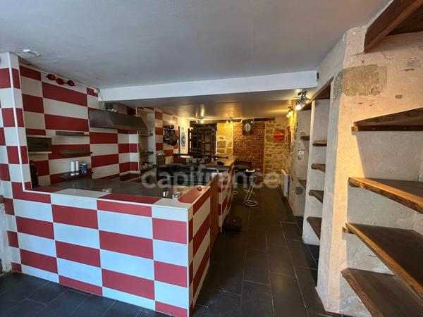 Maison de bourg à vendre 4 pièces env 211m² EXCIDEUIL (24)patio et jardin