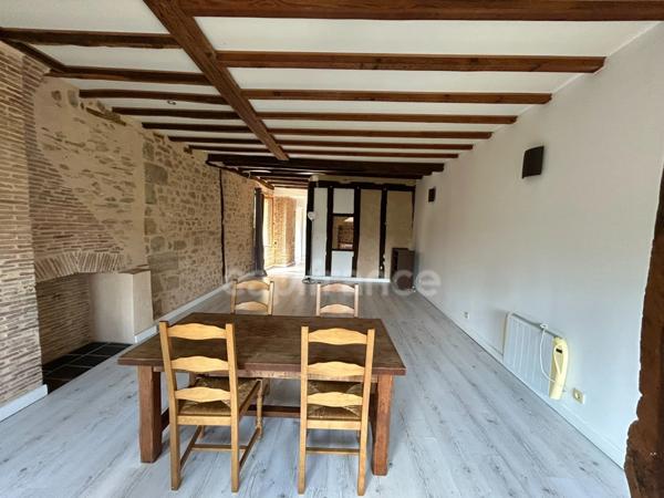 Maison de bourg à vendre 4 pièces env 211m² EXCIDEUIL (24)patio et jardin