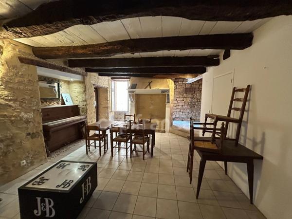 Maison de bourg à vendre 4 pièces env 211m² EXCIDEUIL (24)patio et jardin