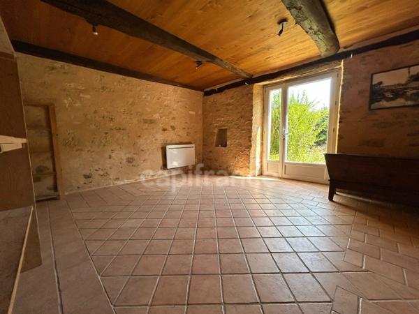 Maison de bourg à vendre 4 pièces env 211m² EXCIDEUIL (24)patio et jardin