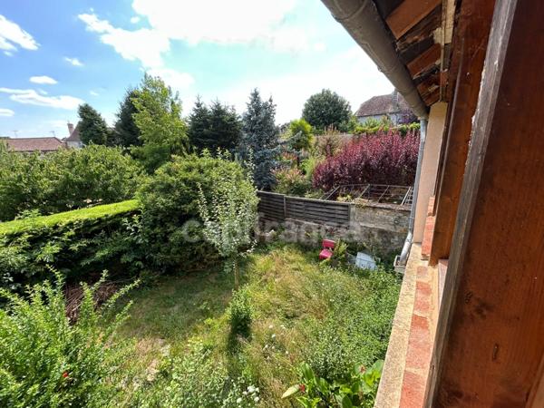 Maison de bourg à vendre 4 pièces env 211m² EXCIDEUIL (24)patio et jardin