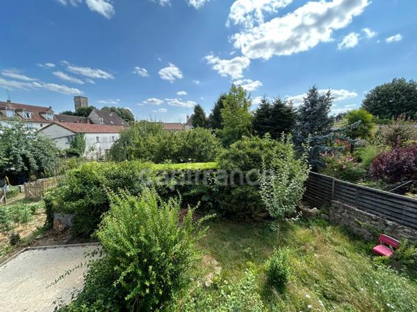 Maison de bourg à vendre 4 pièces env 211m² EXCIDEUIL (24)patio et jardin