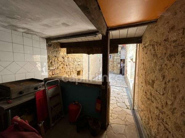 Maison de bourg à vendre 4 pièces env 211m² EXCIDEUIL (24)patio et jardin