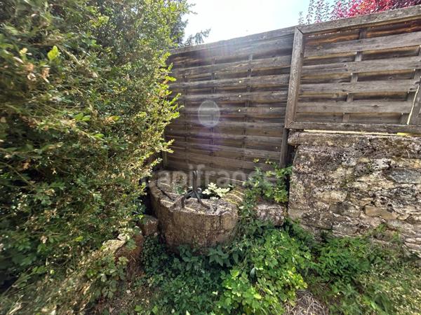 Maison de bourg à vendre 4 pièces env 211m² EXCIDEUIL (24)patio et jardin