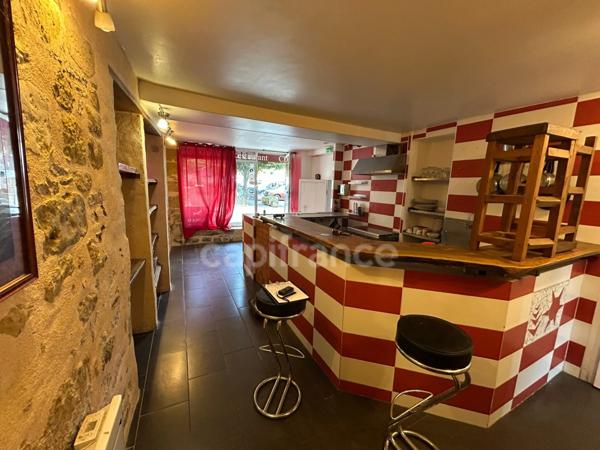 Maison de bourg à vendre 4 pièces env 211m² EXCIDEUIL (24)patio et jardin