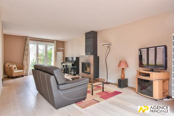 Maison Le Mesnil Le Roi 8 pièce(s) 187 m2 €960 000 ** - Référence 4397