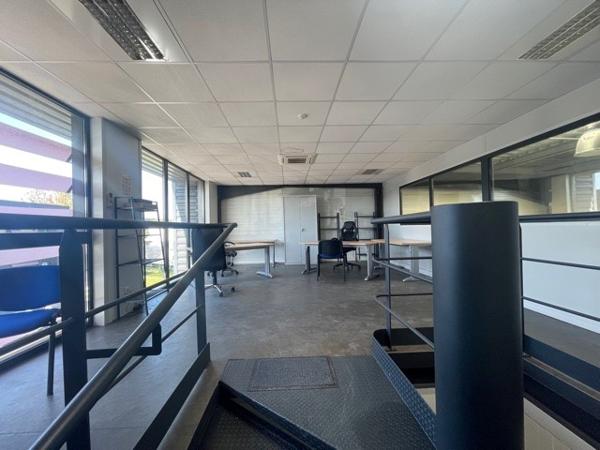 Local commercial Val De Reuil 4 pièce(s) 110 m2