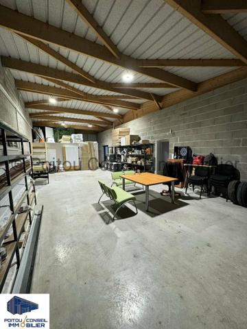 OPPORTUNITE ACHAT BATIMENT TRES BON ETAT 295m2 DONT 100m2 DE STOCKAGE ZONE MENDES FRANCE CHAURAY NIORT