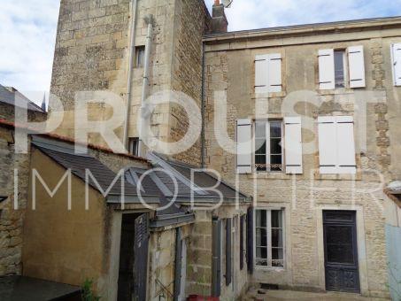 niort belle maison ancienne de ville 4 chambres, bureau, terrasse, jardin.
