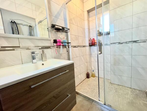 Maison Rénové au centre ville de Saint Raphaël - à 1km des plages de la gare SNCF