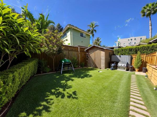 Maison Rénové au centre ville de Saint Raphaël - à 1km des plages de la gare SNCF
