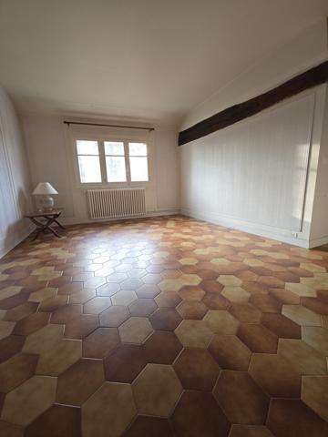 À vendre - Maison, 12 pièces située à Brunoy (91800)