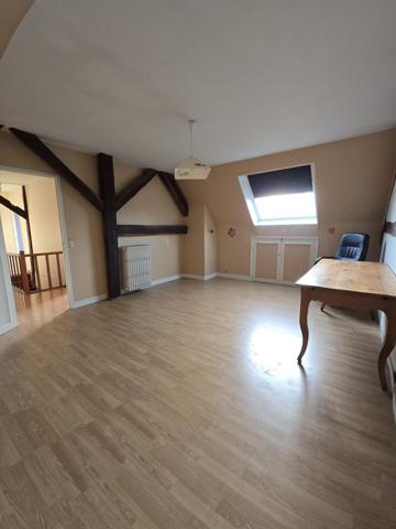 À vendre - Maison, 12 pièces située à Brunoy (91800)