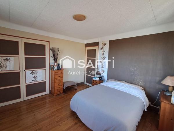 GRANDE MAISON FAMILIALE AVEC POTENTIEL DE DEVELOPPEMENT