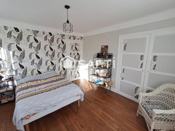 GRANDE MAISON FAMILIALE AVEC POTENTIEL DE DEVELOPPEMENT