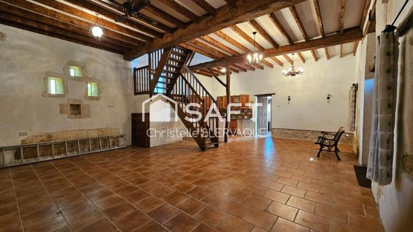 Deux maisons de vacances indépendantes sur un grand terrain, prêtes à accueillir famille, amis ou projet de gîtes