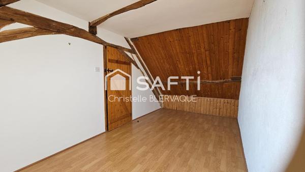 Deux maisons de vacances indépendantes sur un grand terrain, prêtes à accueillir famille, amis ou projet de gîtes