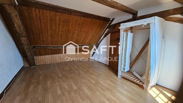 Deux maisons de vacances indépendantes sur un grand terrain, prêtes à accueillir famille, amis ou projet de gîtes