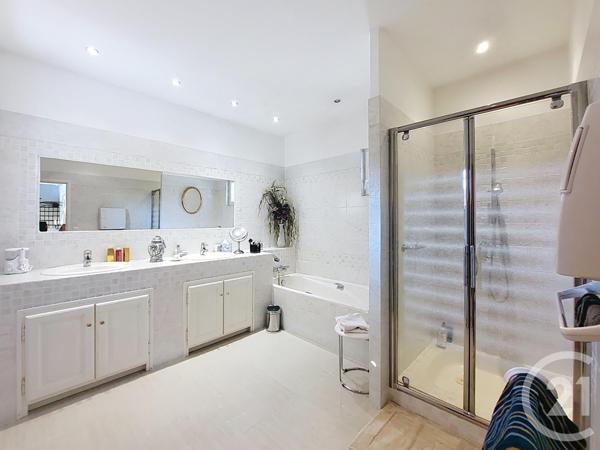 Maison à vendre  5 pièces - 210 m2 ST CANNAT - 13