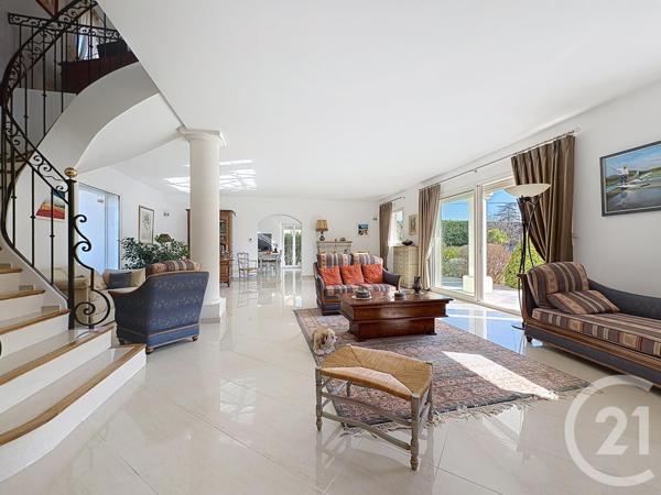 Maison à vendre  5 pièces - 210 m2 ST CANNAT - 13