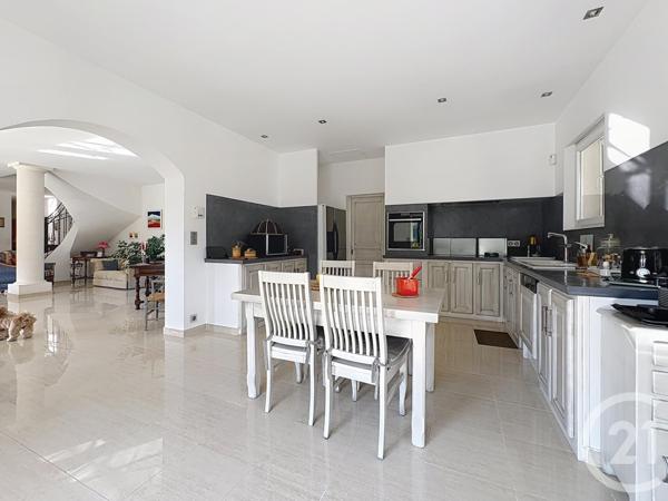 Maison à vendre  5 pièces - 210 m2 ST CANNAT - 13