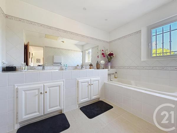 Maison à vendre  5 pièces - 210 m2 ST CANNAT - 13