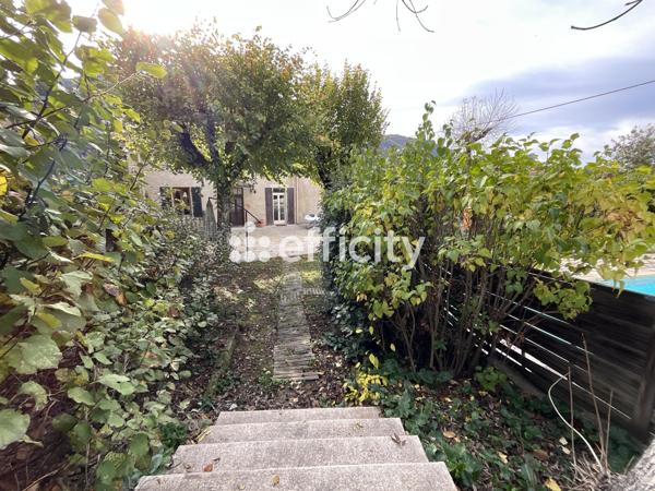 Maison 7 pièces - 305 m²