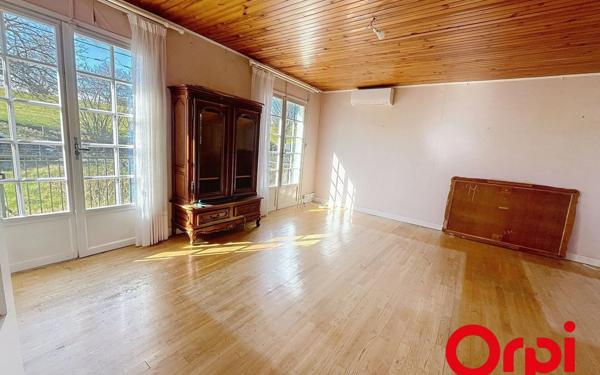 Maison à vendre    2 pièces •  Abrest